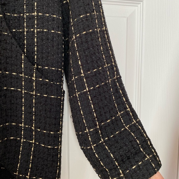 Annie50 black and gold blazer. Nice texture. Great casual-chic style. - Picture 4 of 4